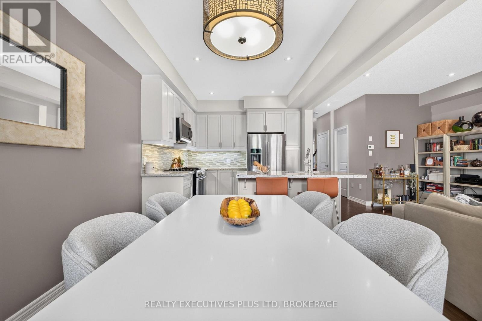#9 43 KERMAN AVENUE - 17