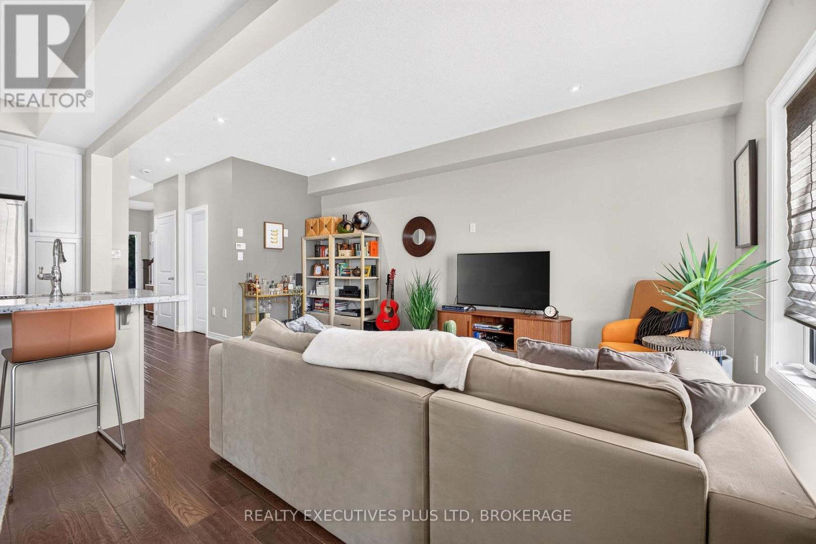 #9 43 KERMAN AVENUE - Image 18
