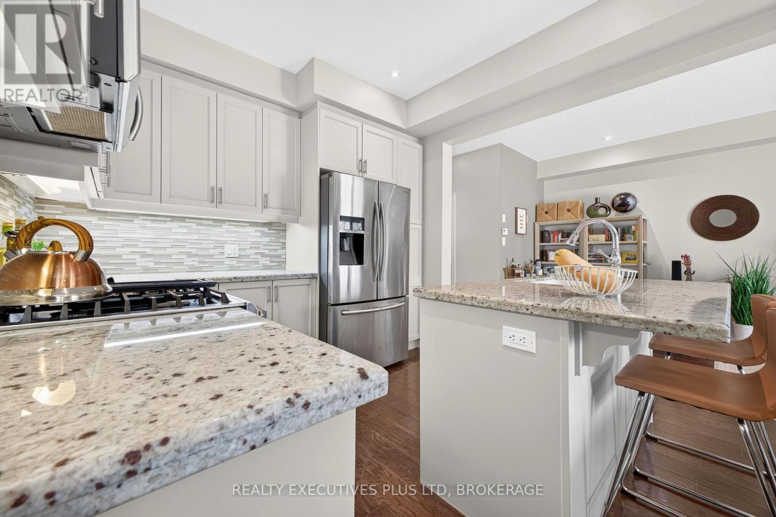 #9 43 KERMAN AVENUE - 19