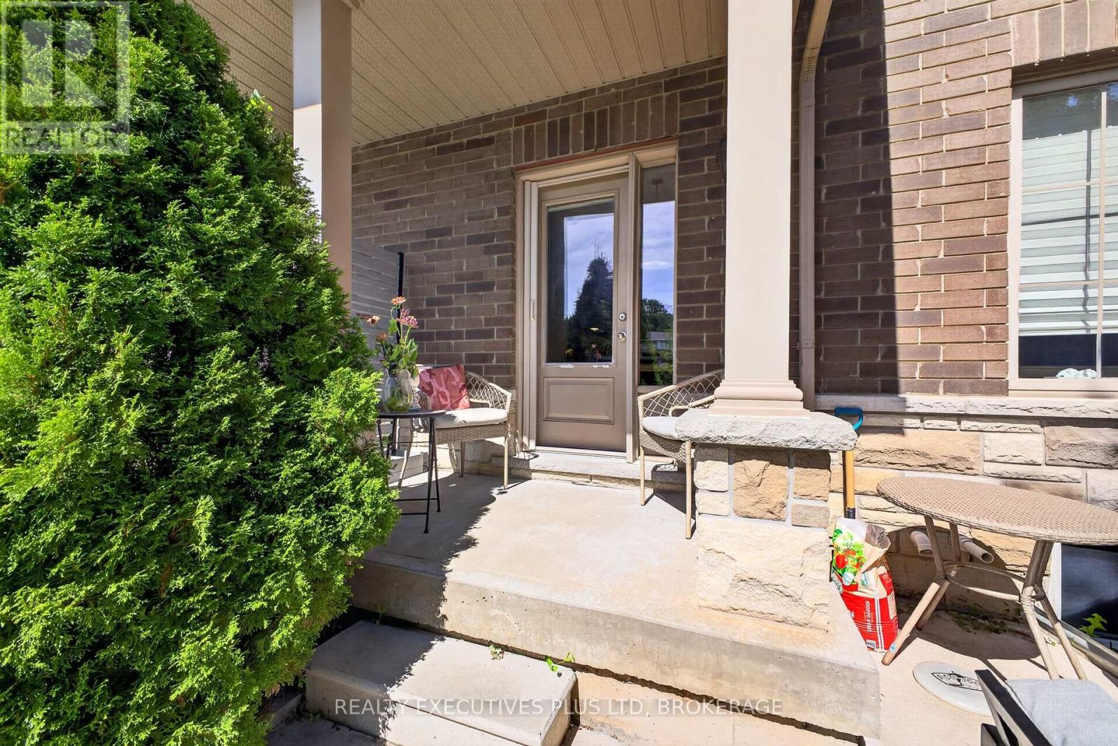 #9 43 KERMAN AVENUE - Image 25