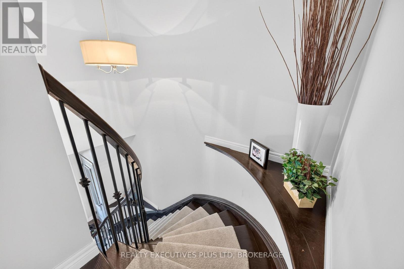 #9 43 KERMAN AVENUE - Image 26
