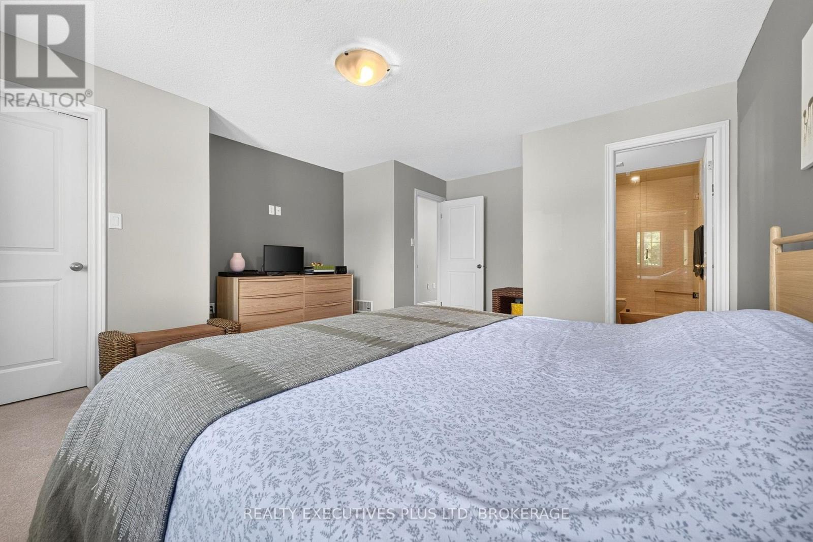#9 43 KERMAN AVENUE - Image 29