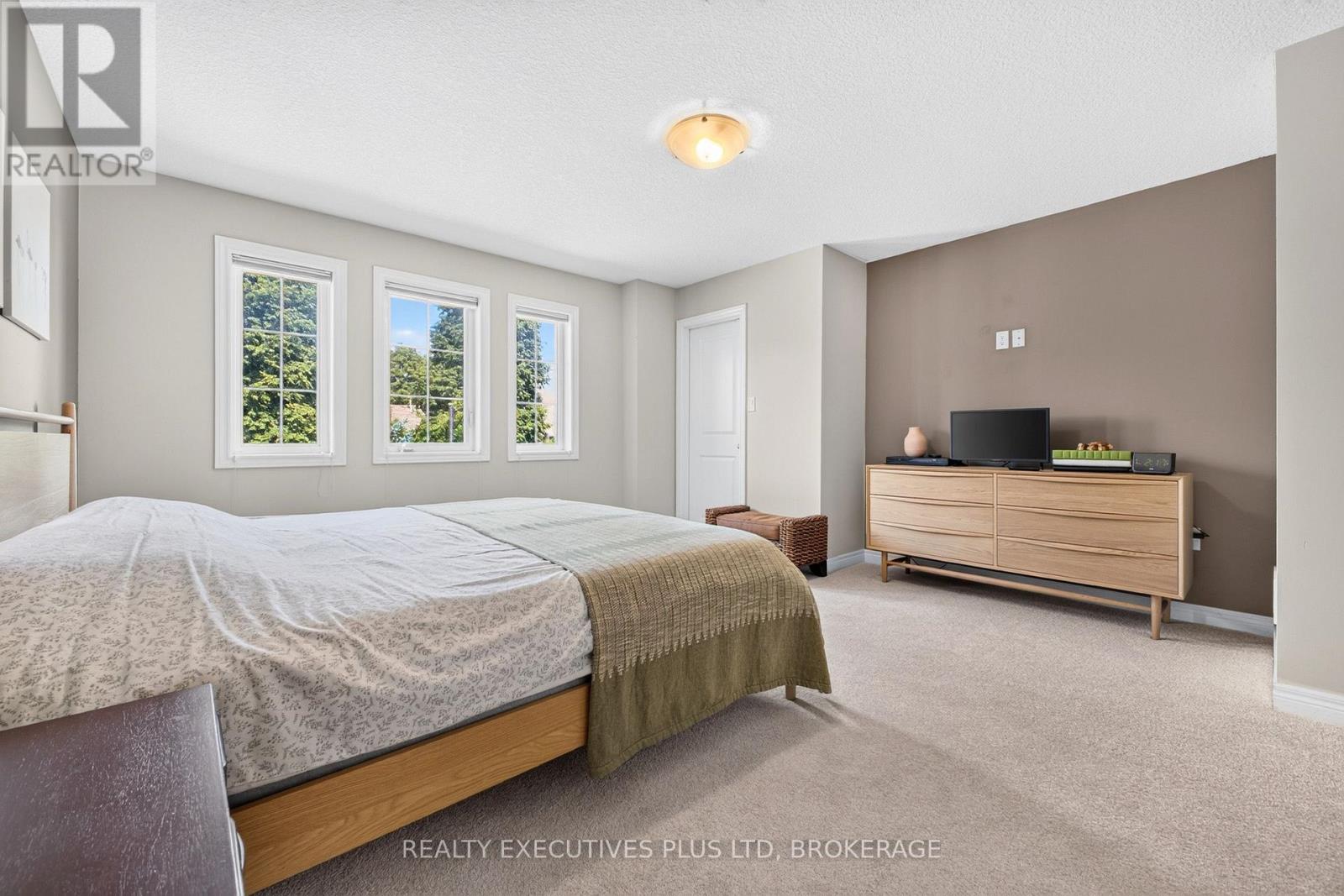 #9 43 KERMAN AVENUE - Image 30
