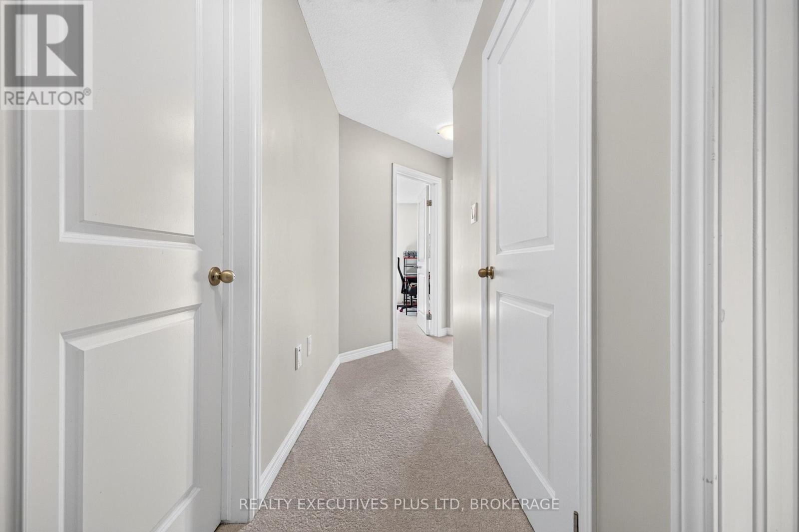 #9 43 KERMAN AVENUE - 32
