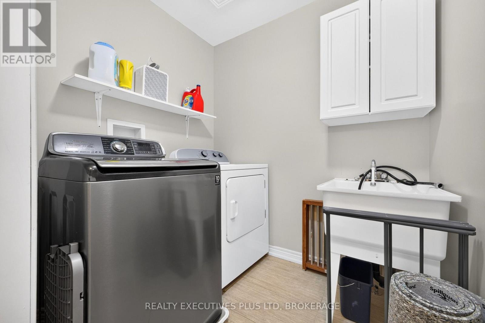 #9 43 KERMAN AVENUE - 34