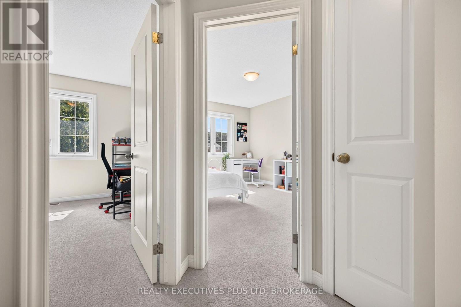 #9 43 KERMAN AVENUE - 35