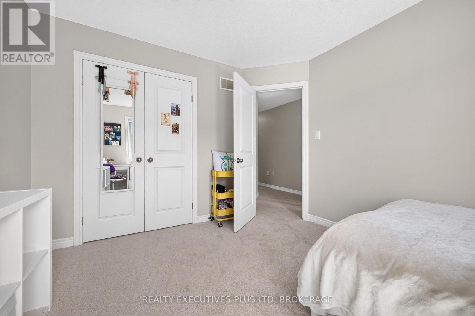 #9 43 KERMAN AVENUE - 39
