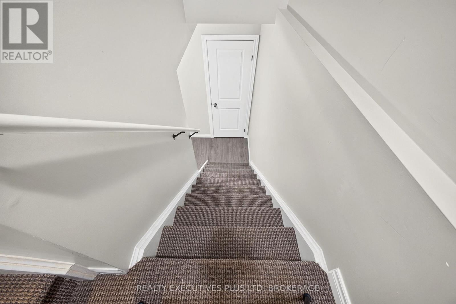 #9 43 KERMAN AVENUE - 41