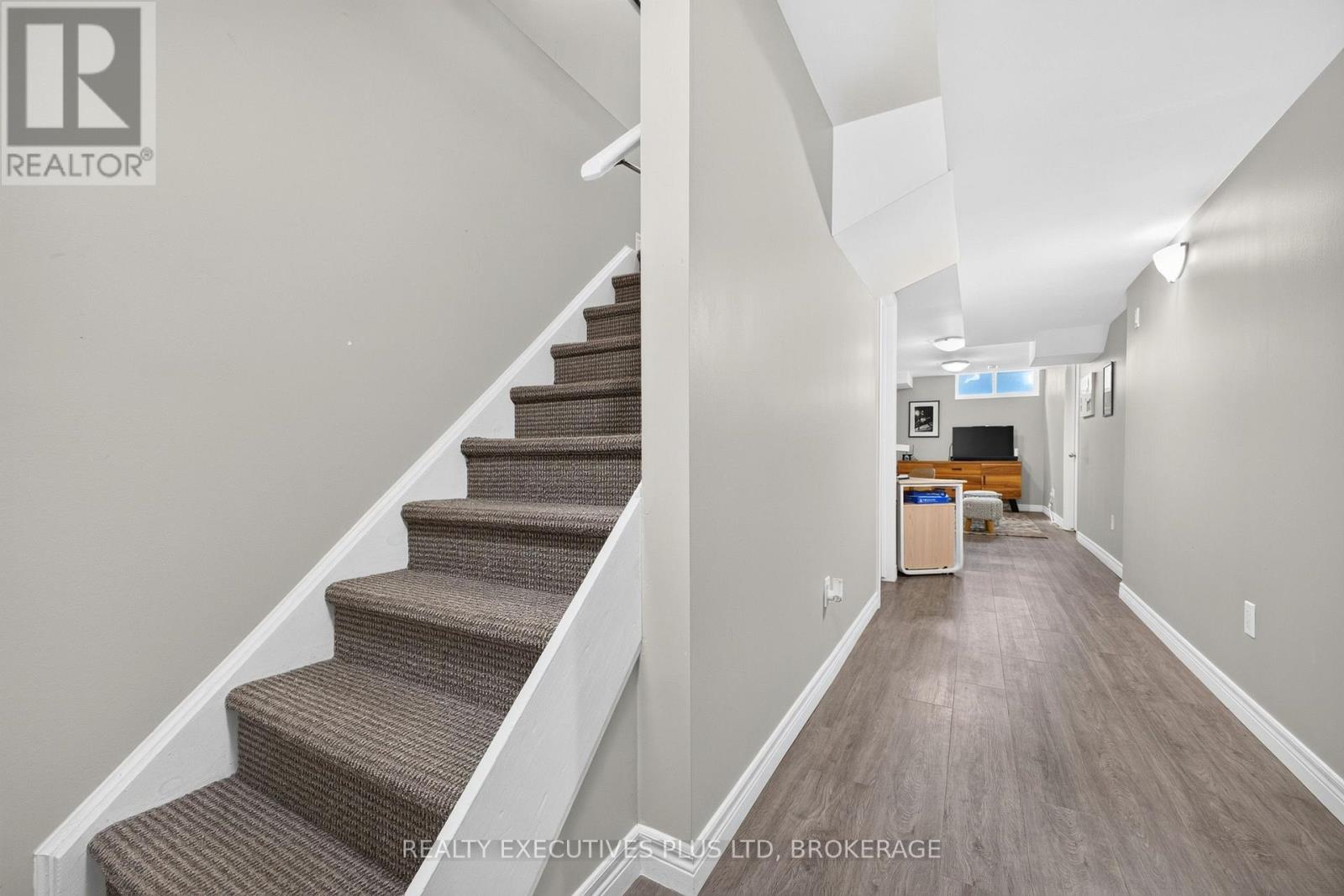 #9 43 KERMAN AVENUE - 42