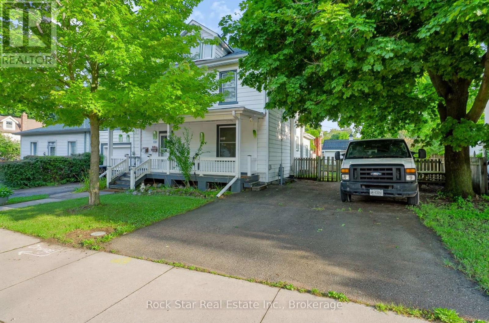 22 RICH AVENUE — photo 2
