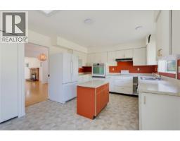 Kitchen - 1376 Oliver St, Oak Bay, BC V8S4W9 Photo 10