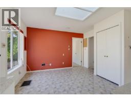 1376 Oliver St, Oak Bay, BC V8S4W9 Photo 13