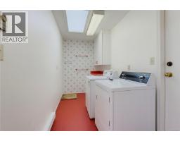 1376 Oliver St, Oak Bay, BC V8S4W9 Photo 23