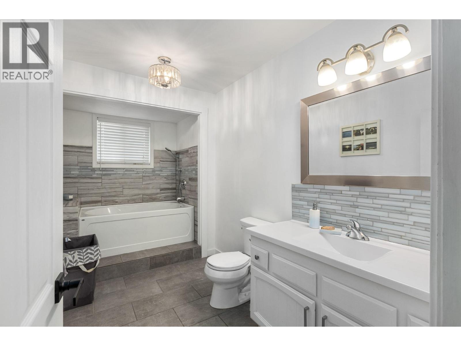 1281 15 Street SE, Salmon Arm