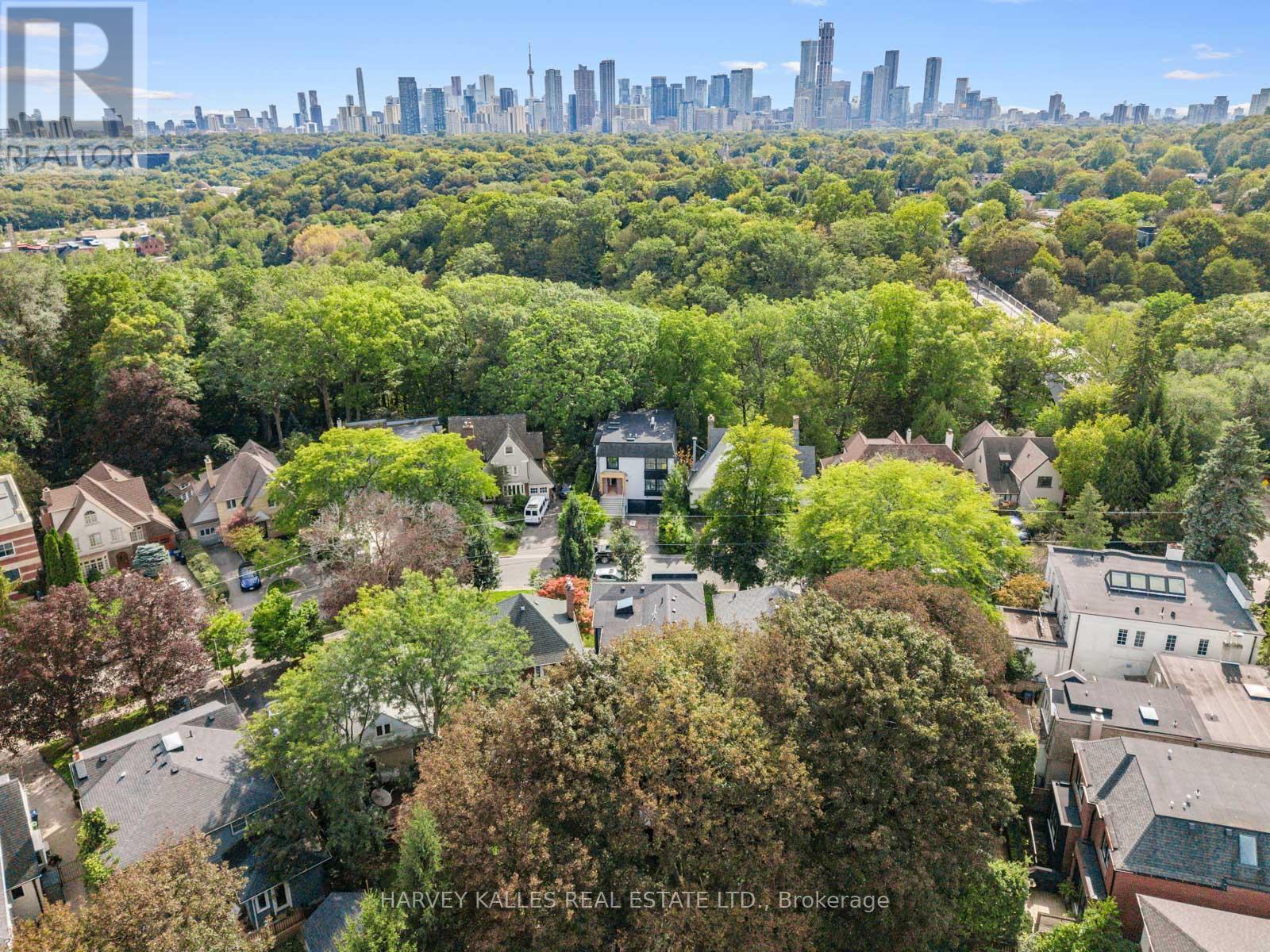 4 DOUGLAS CRESCENT - 36