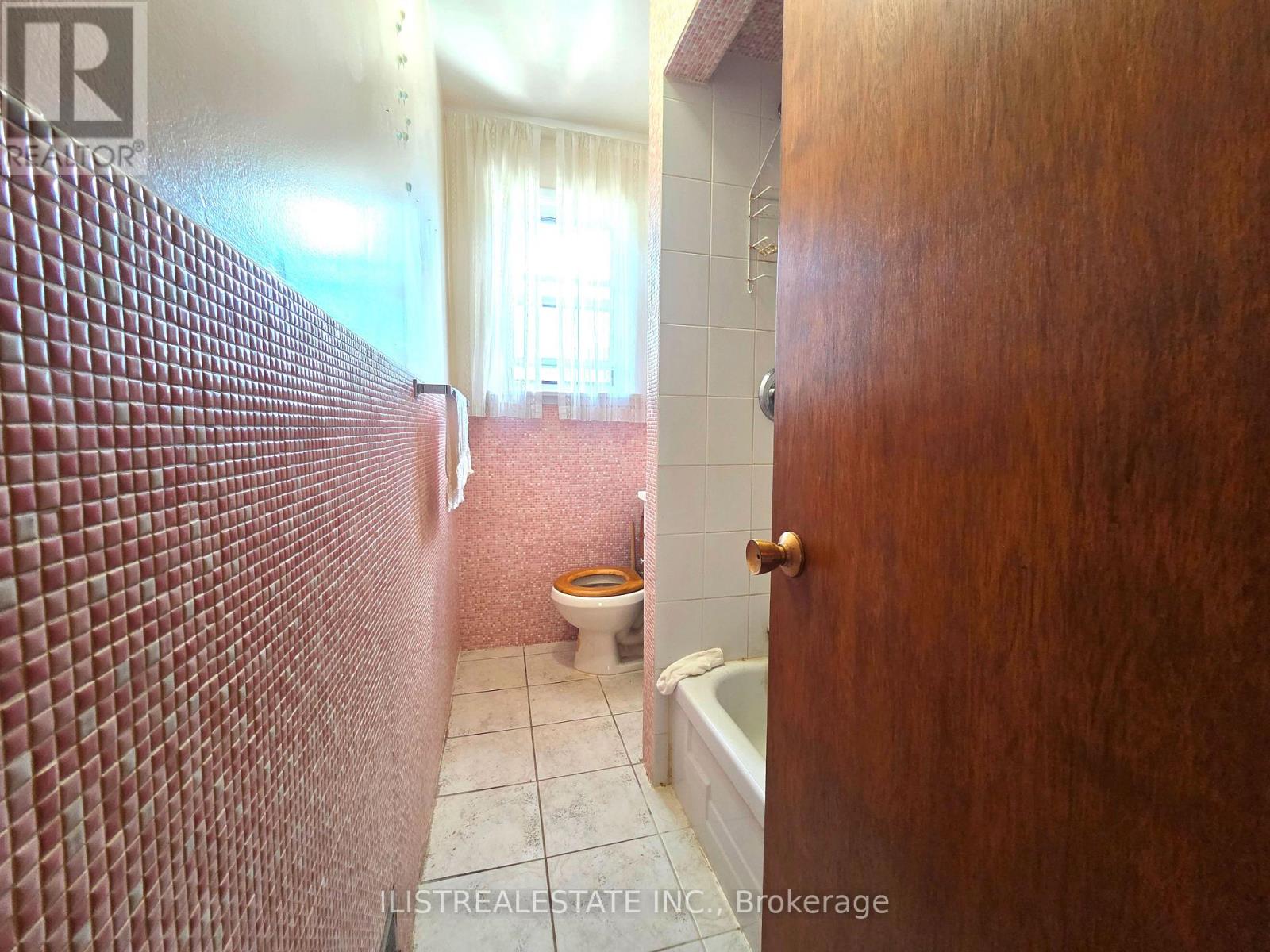 213 BLANTYRE AVENUE - 14