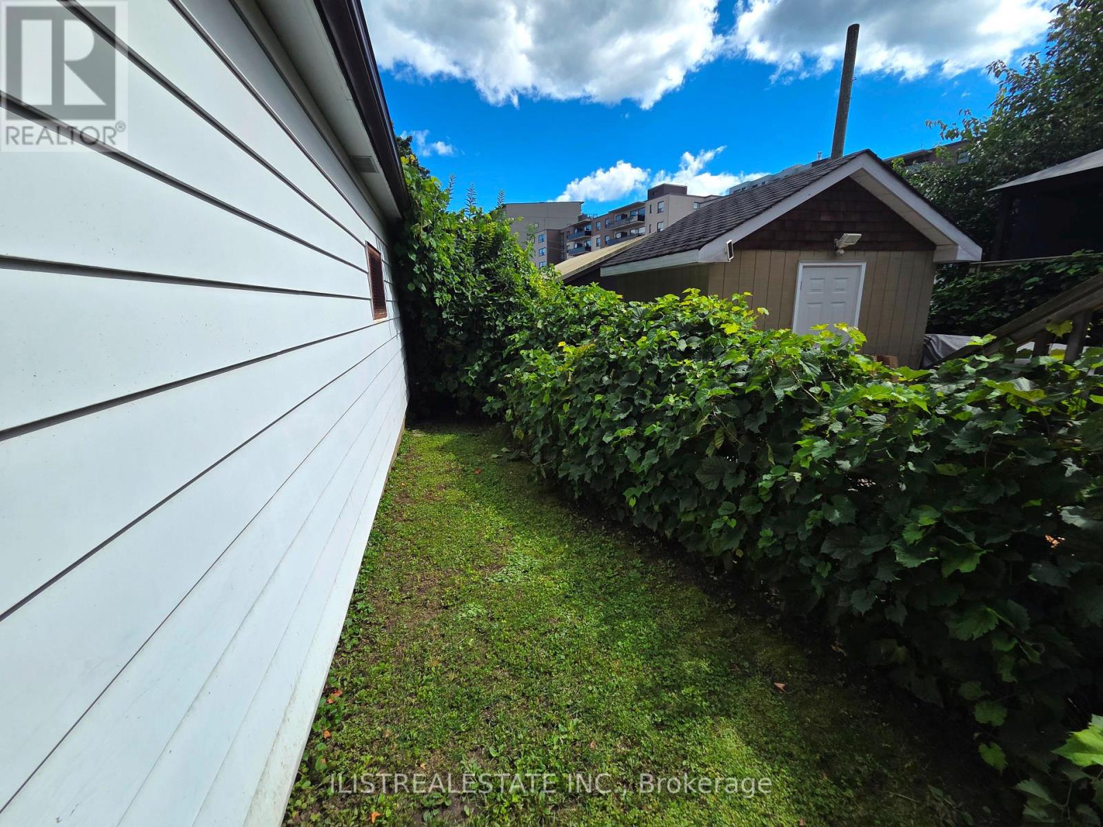 213 BLANTYRE AVENUE - 15