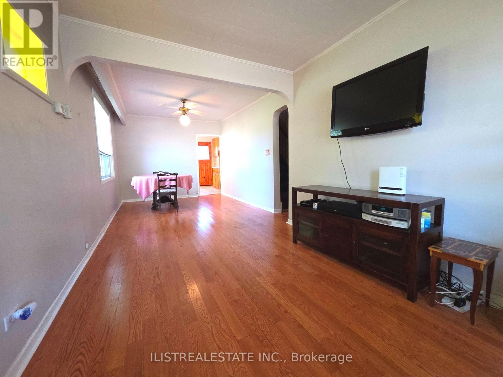 213 BLANTYRE AVENUE - 4