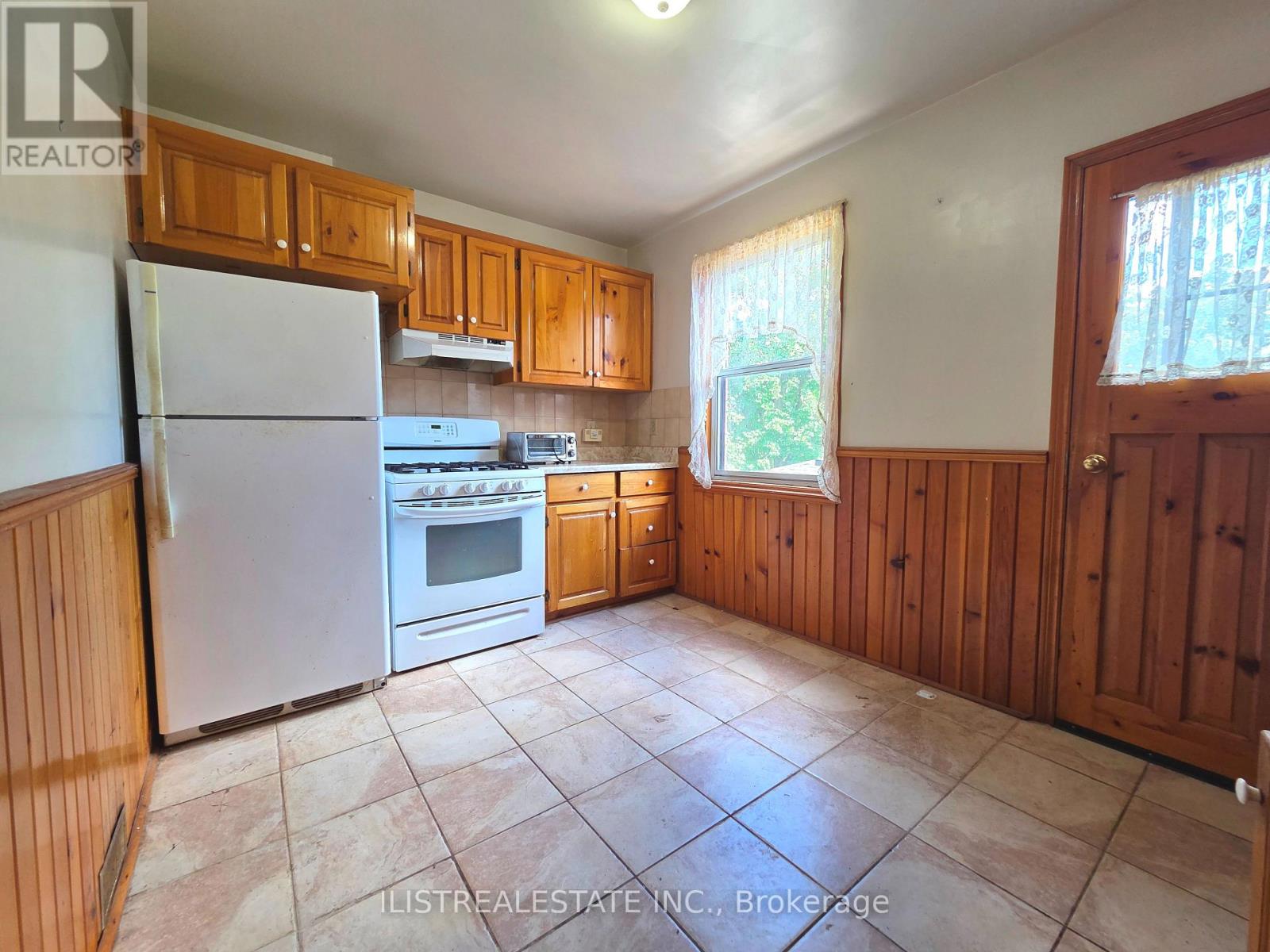 213 BLANTYRE AVENUE - 7