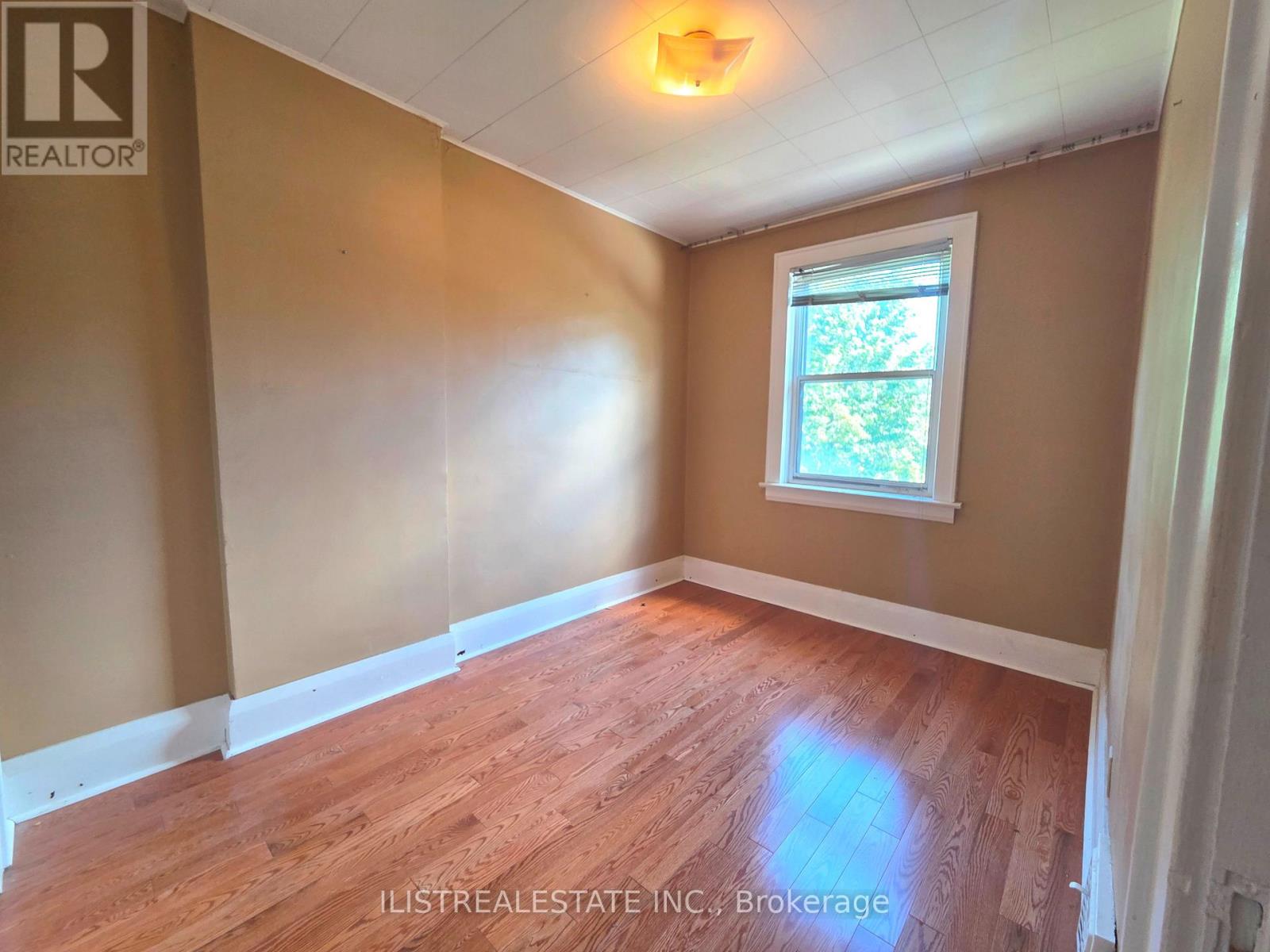 213 BLANTYRE AVENUE - 8