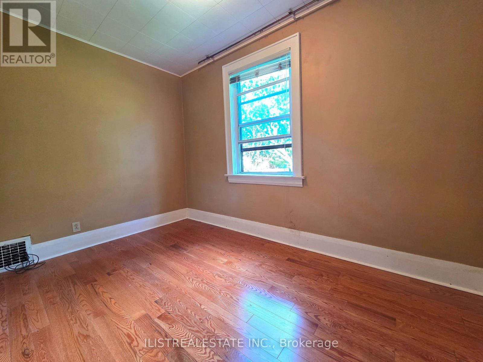 213 BLANTYRE AVENUE - 9