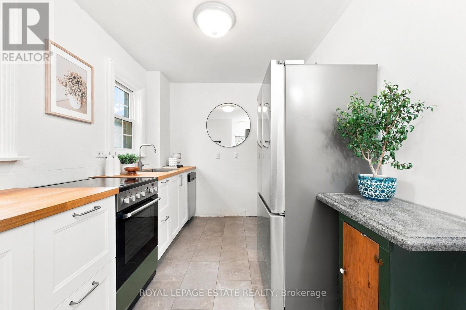 72 MANDERLEY DRIVE - 11
