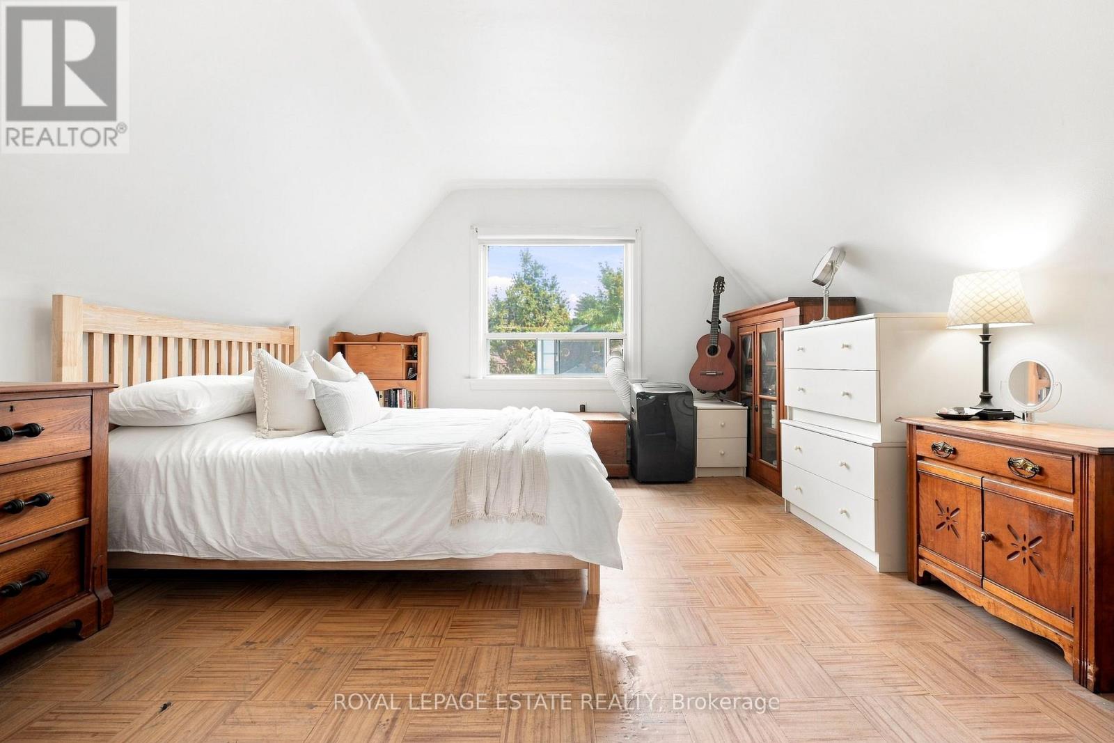 72 MANDERLEY DRIVE - 16