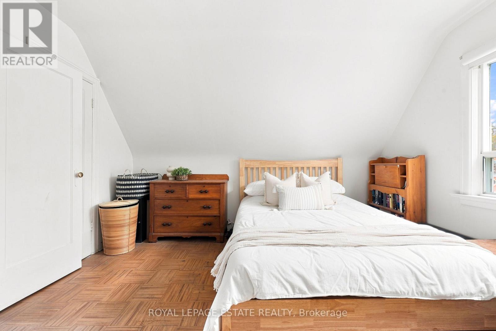 72 MANDERLEY DRIVE - 17