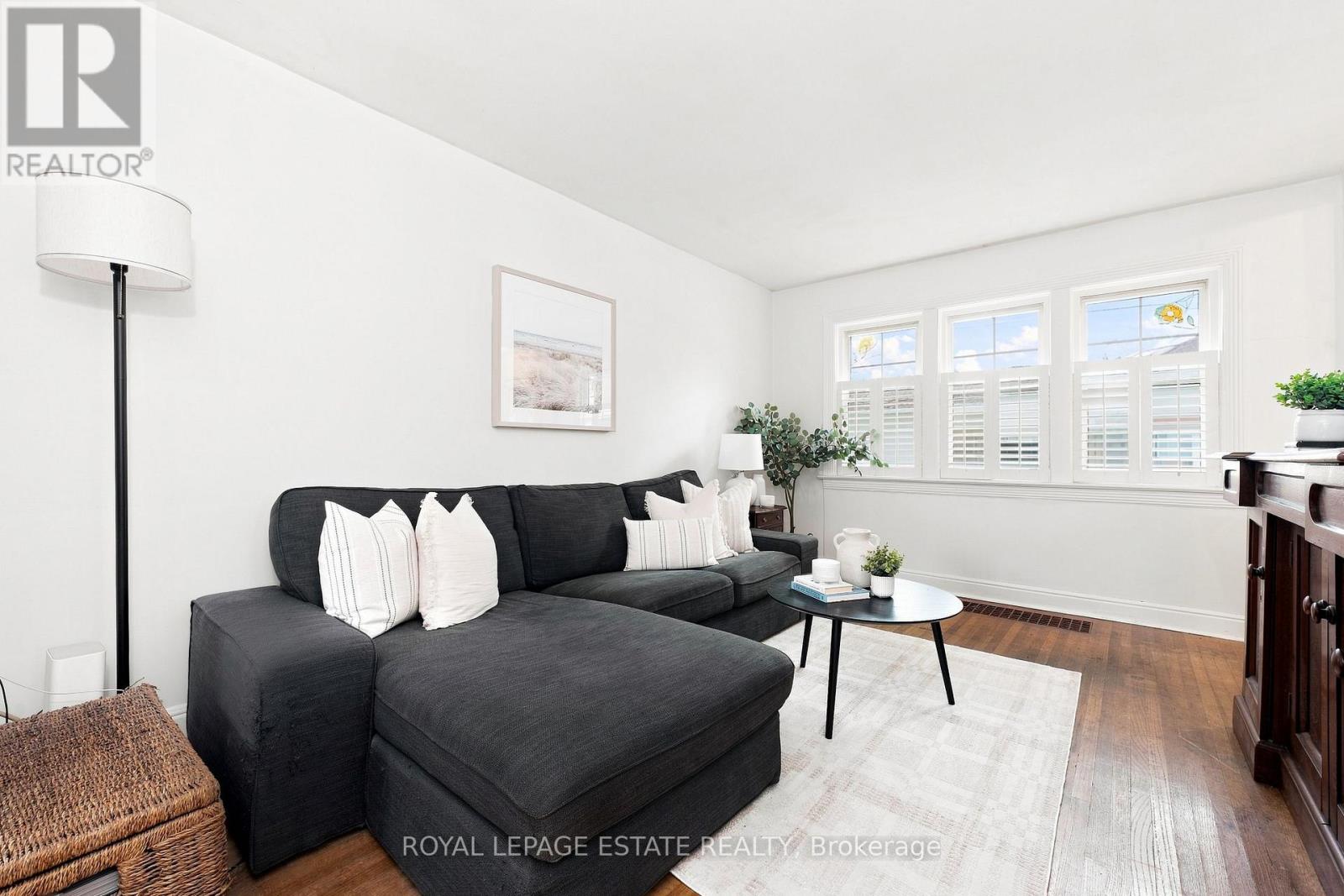 72 MANDERLEY DRIVE - 2