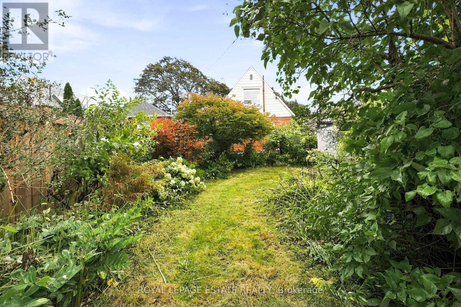 72 MANDERLEY DRIVE - 23