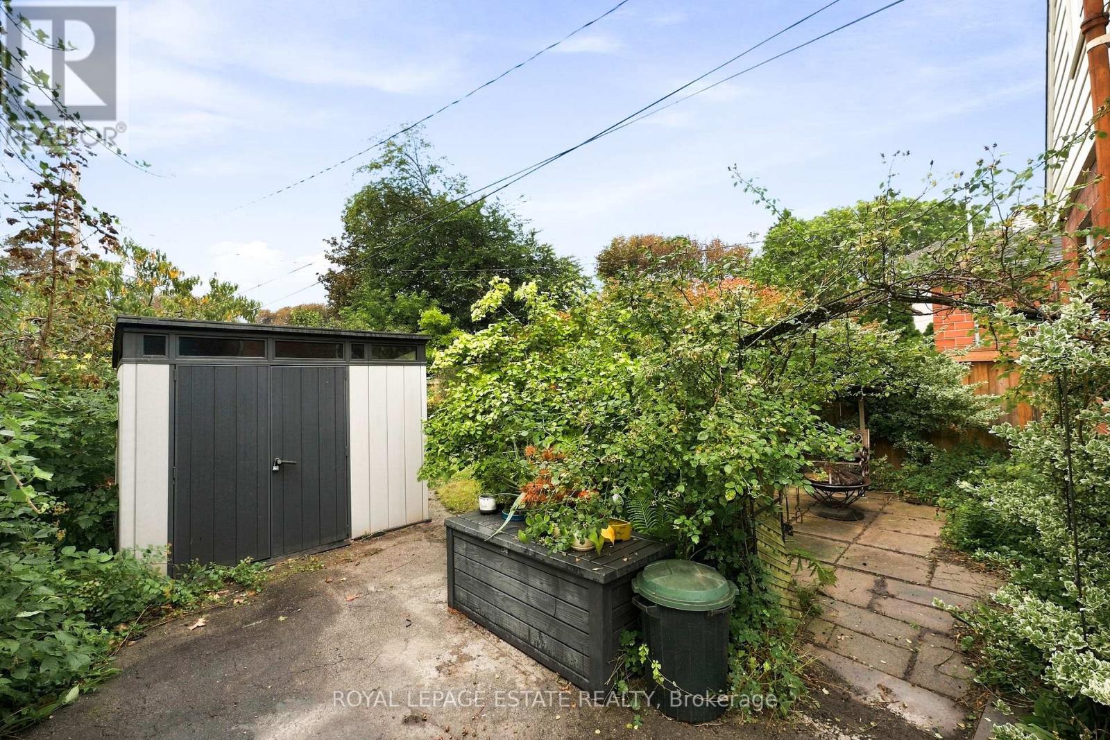 72 MANDERLEY DRIVE - 25