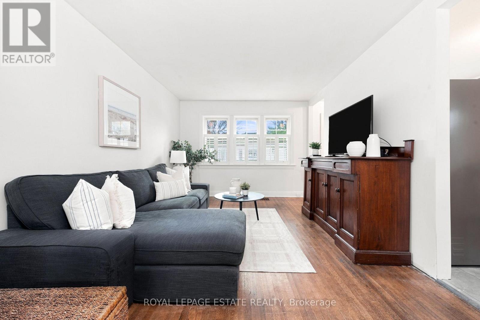 72 MANDERLEY DRIVE - 3