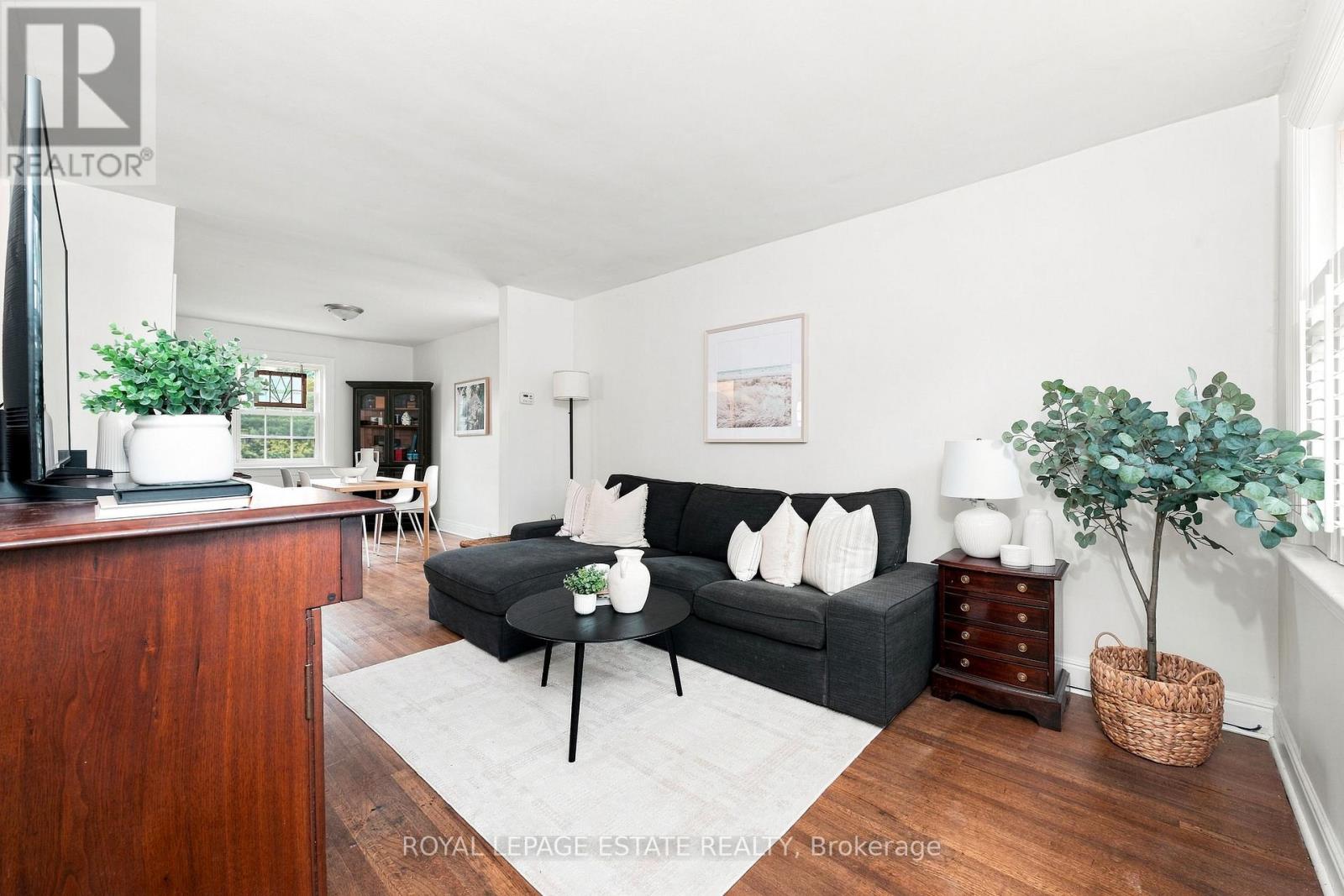 72 MANDERLEY DRIVE - 4