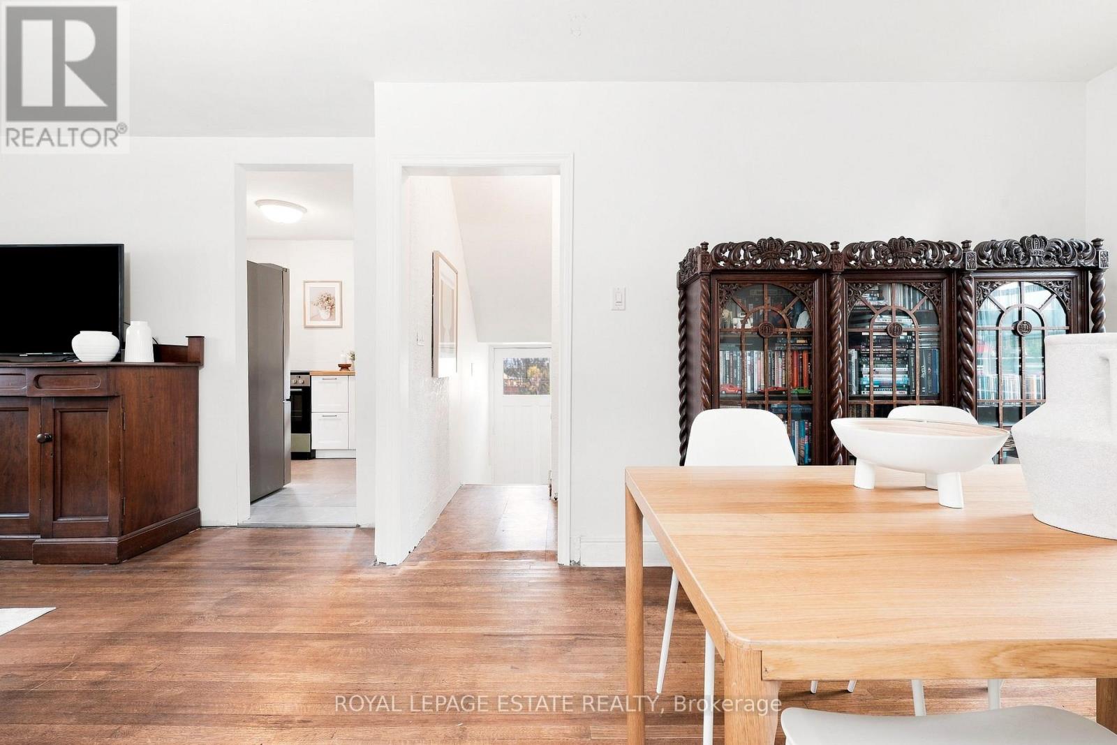 72 MANDERLEY DRIVE - 6