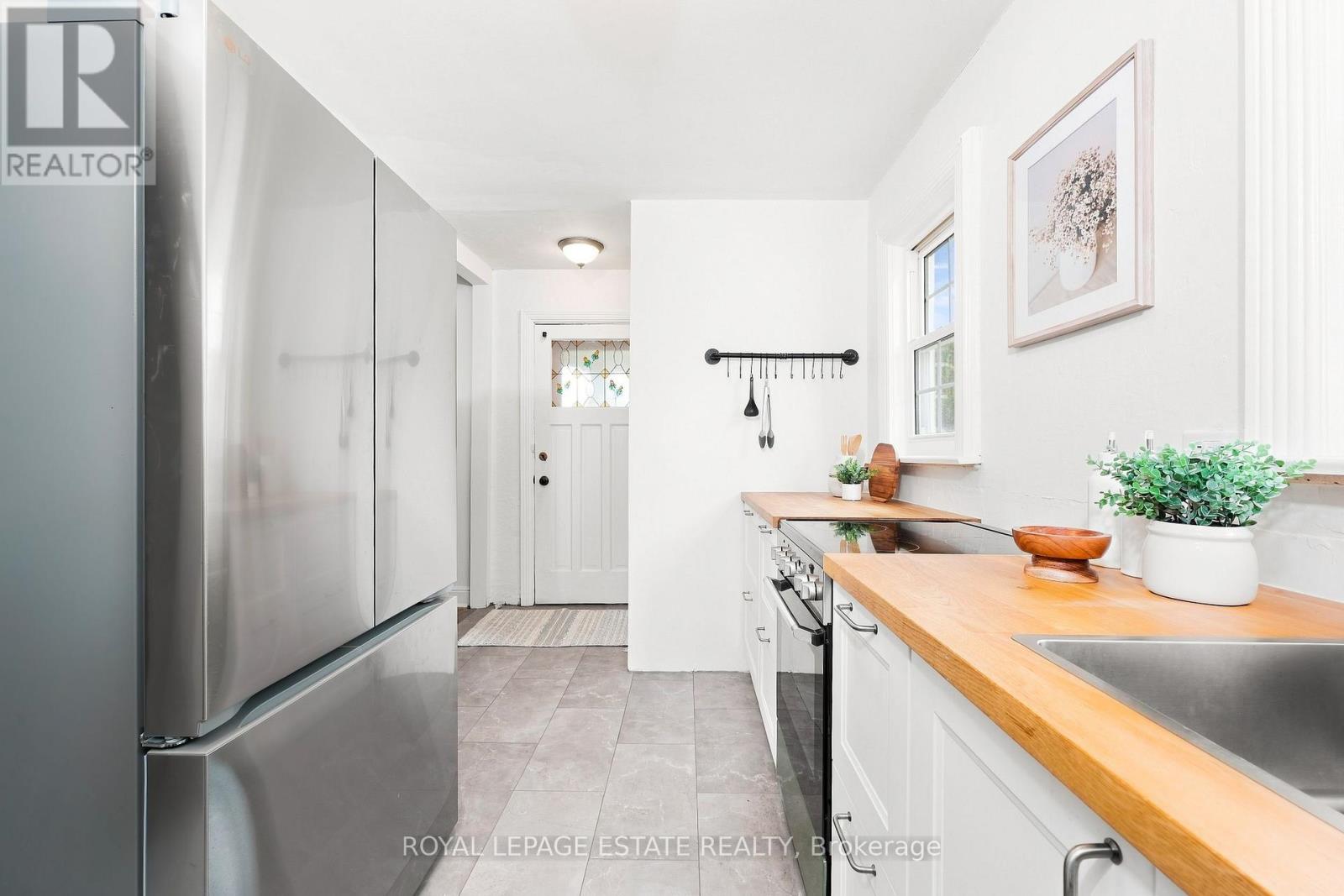 72 MANDERLEY DRIVE - 9