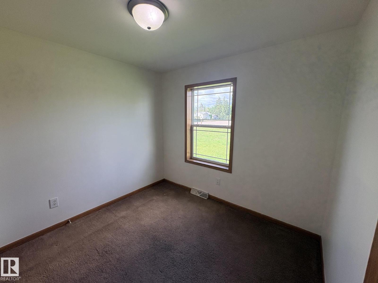4905 50 ST - Image 12