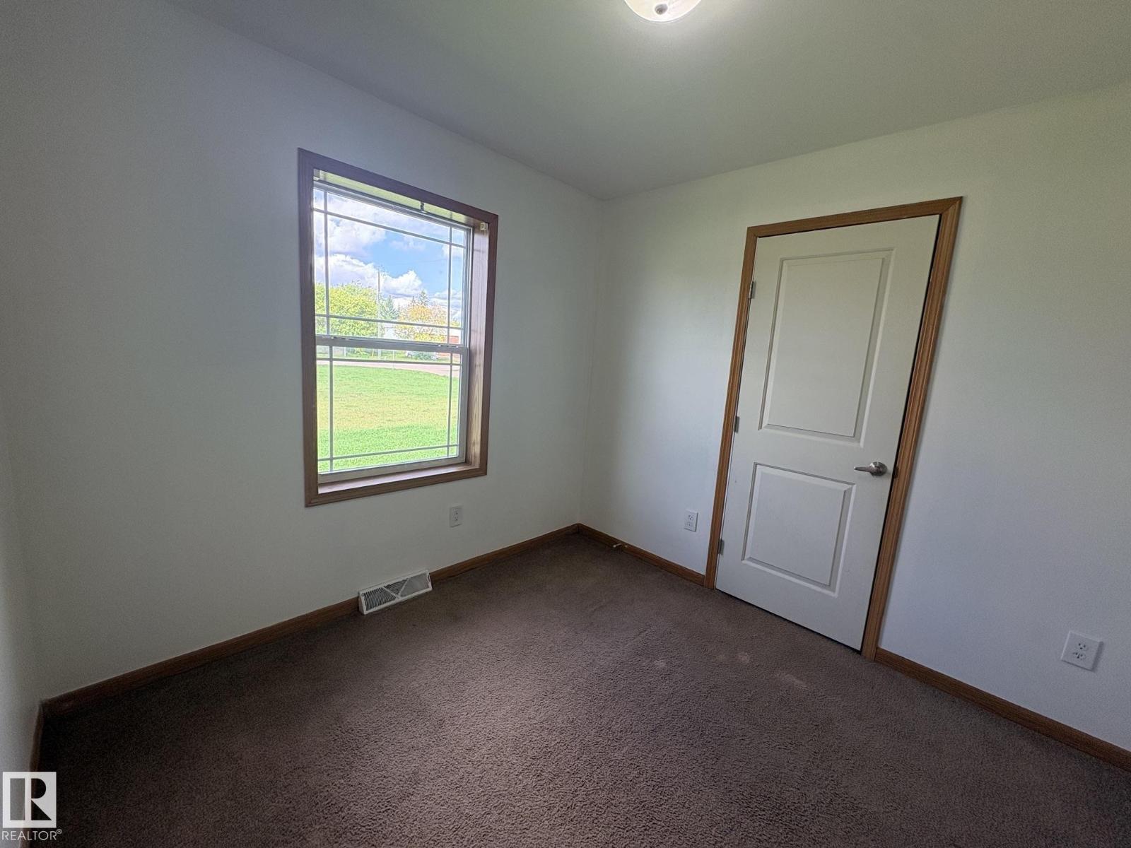 4905 50 ST - Image 14