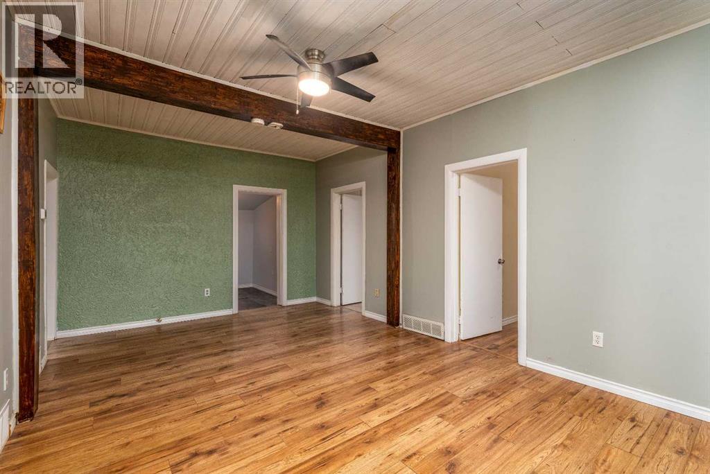83 2 Street E, Lashburn — photo 2