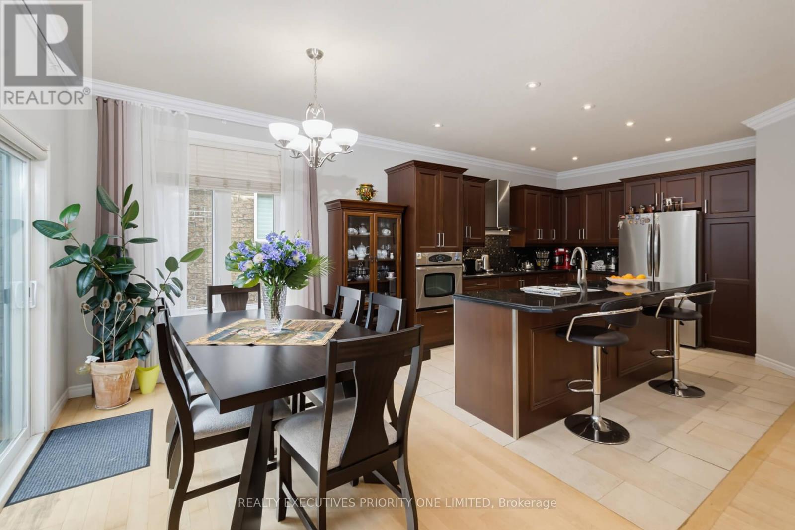 202 JOHN STREET W - Image 13