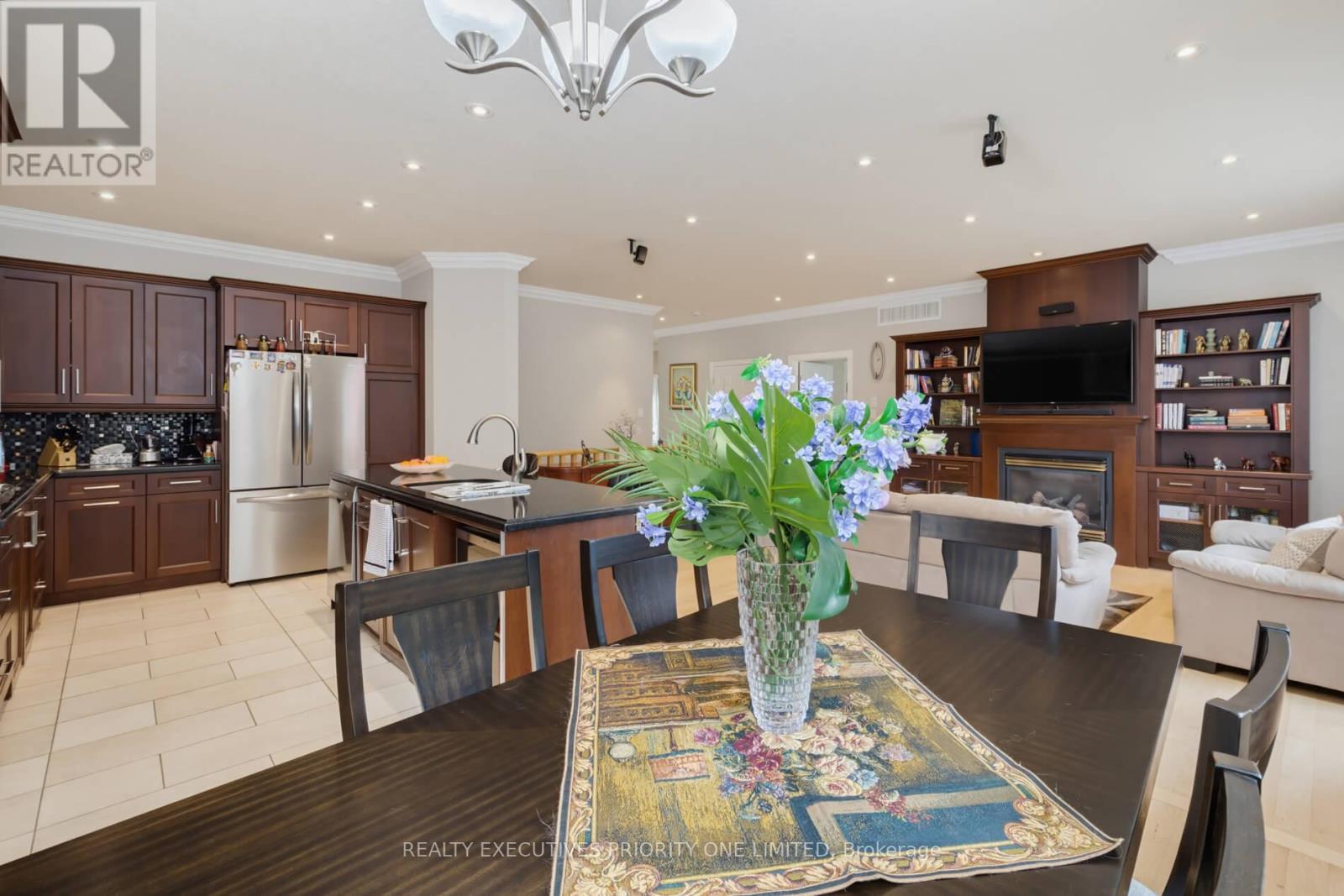 202 JOHN STREET W - Image 14