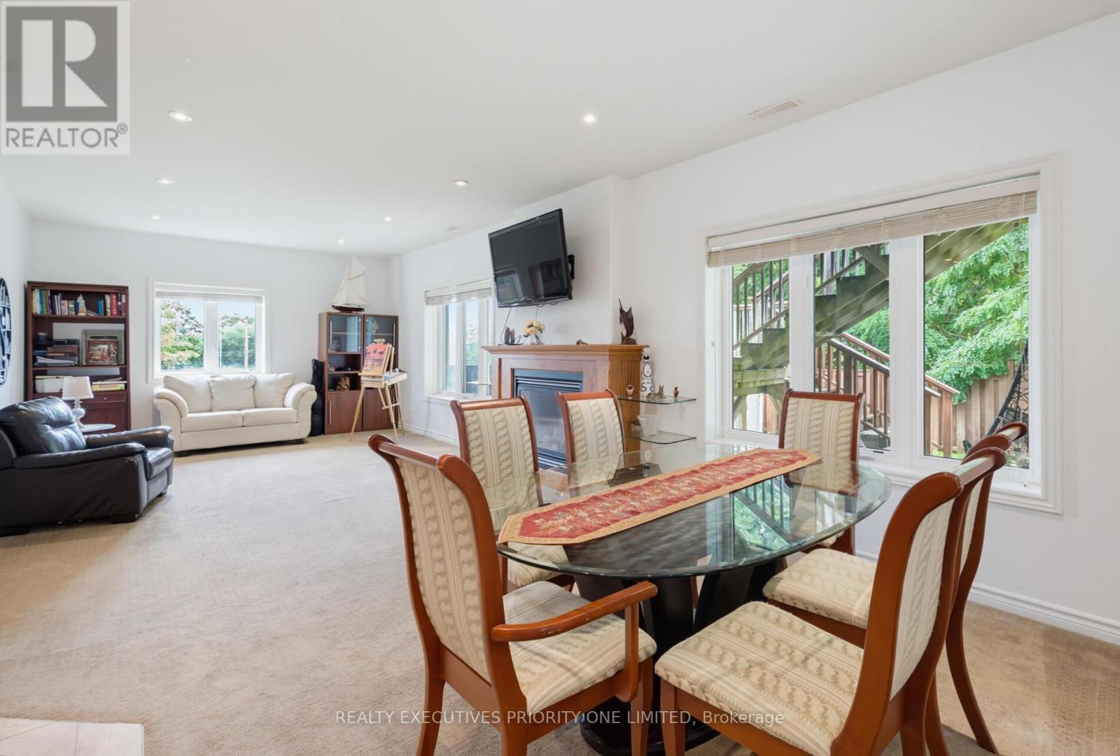 202 JOHN STREET W - Image 25