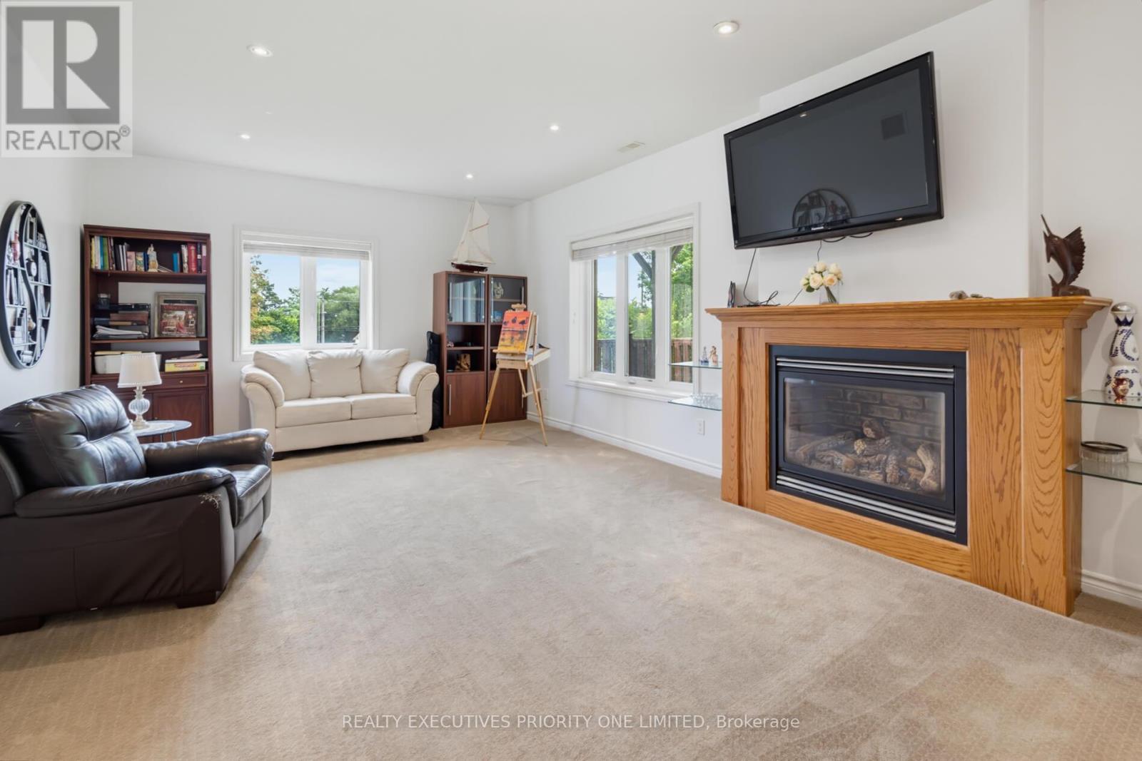 202 JOHN STREET W - Image 26