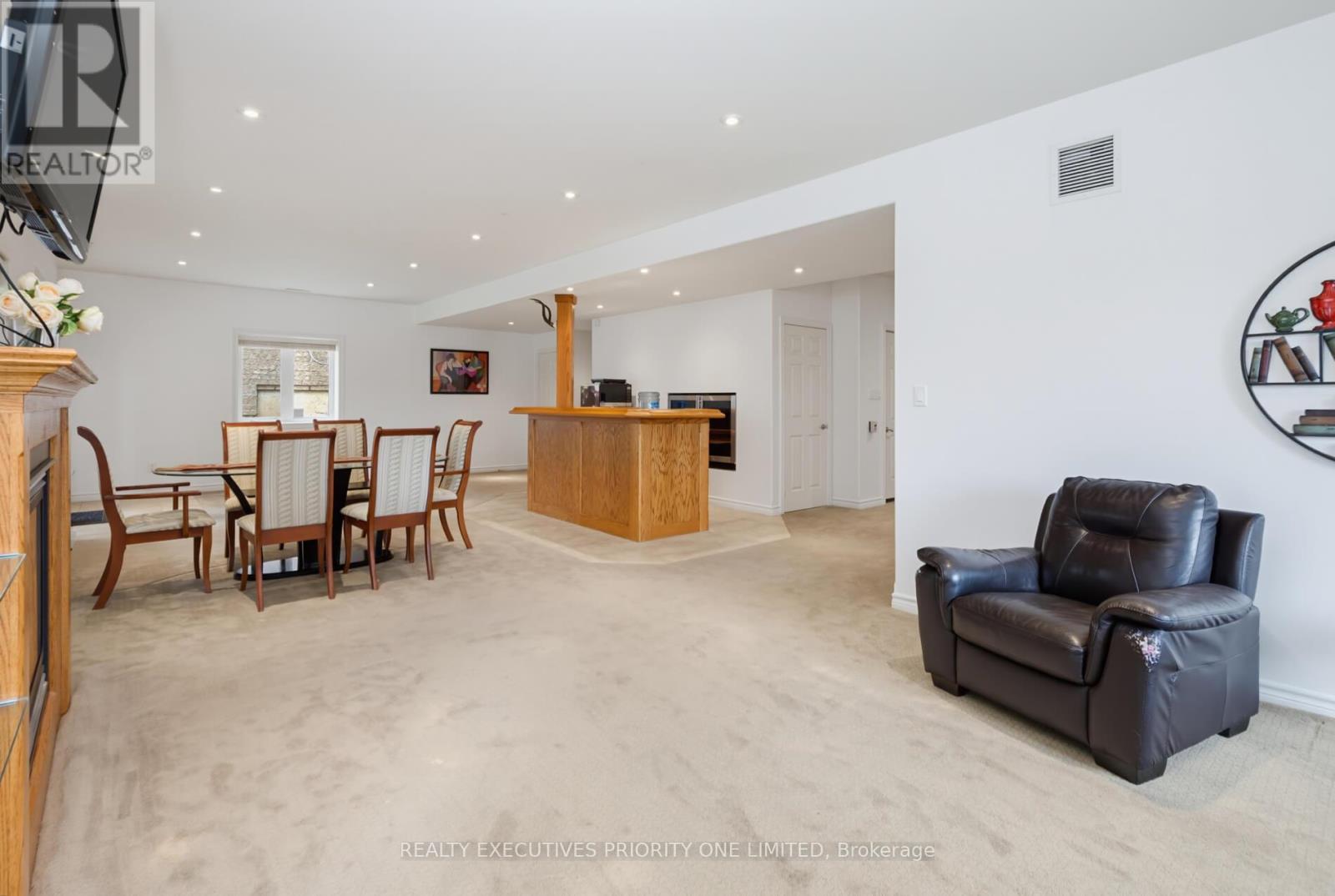 202 JOHN STREET W - Image 27