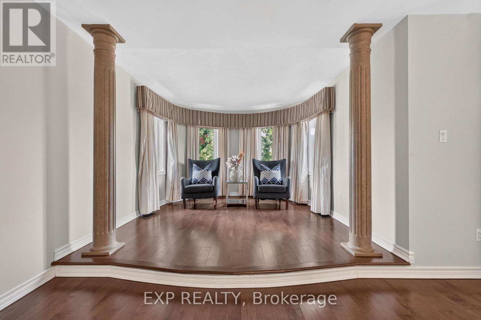 735 FOXCROFT BOULEVARD - Image 32