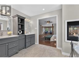735 Foxcroft Boulevard, Newmarket, ON L3X1N1 Photo 34