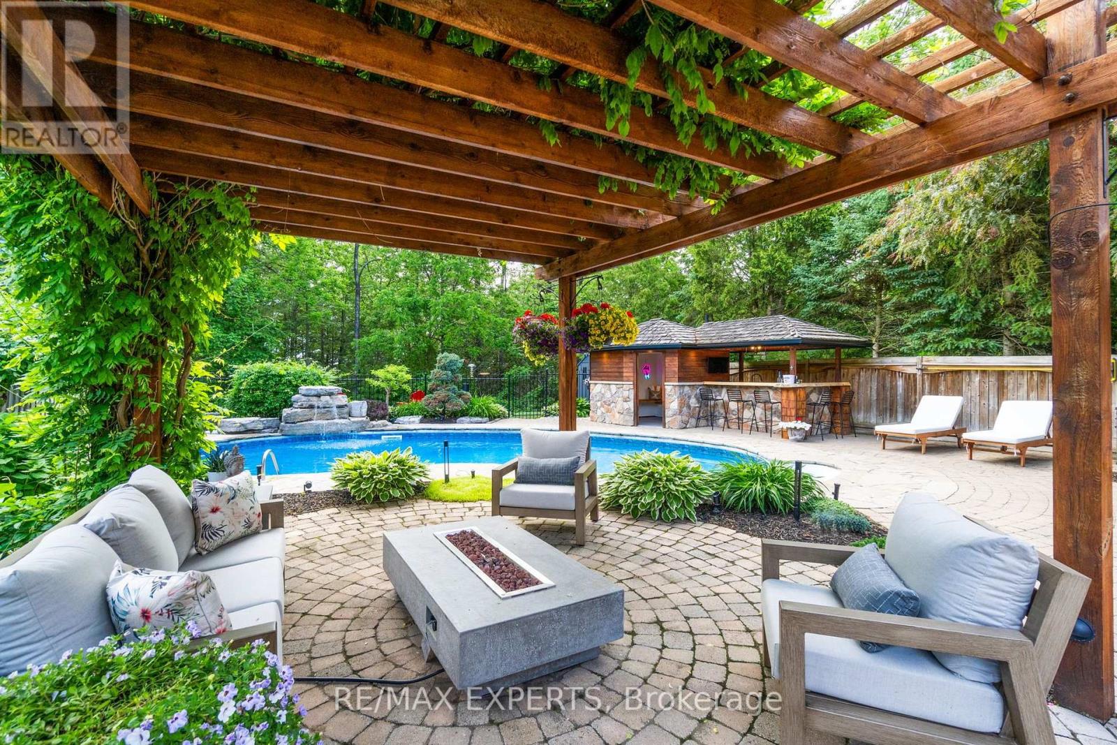 8 BRENT ROAD - Image 38