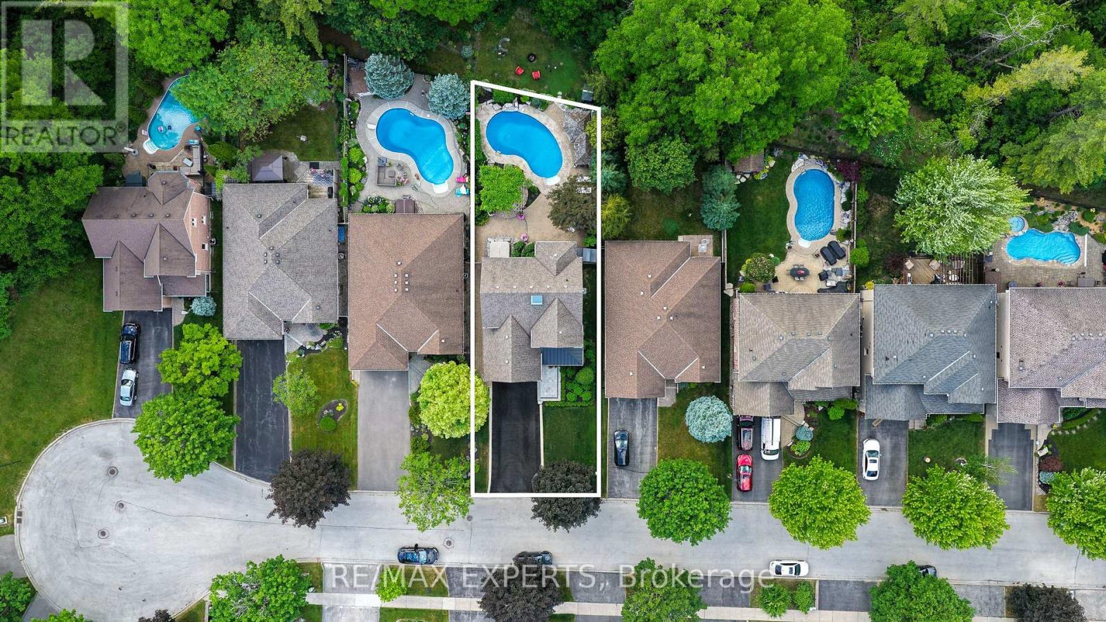 8 BRENT ROAD - Image 45