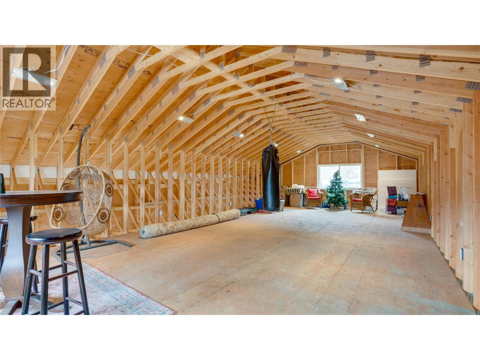 6524 Highway 6, Coldstream