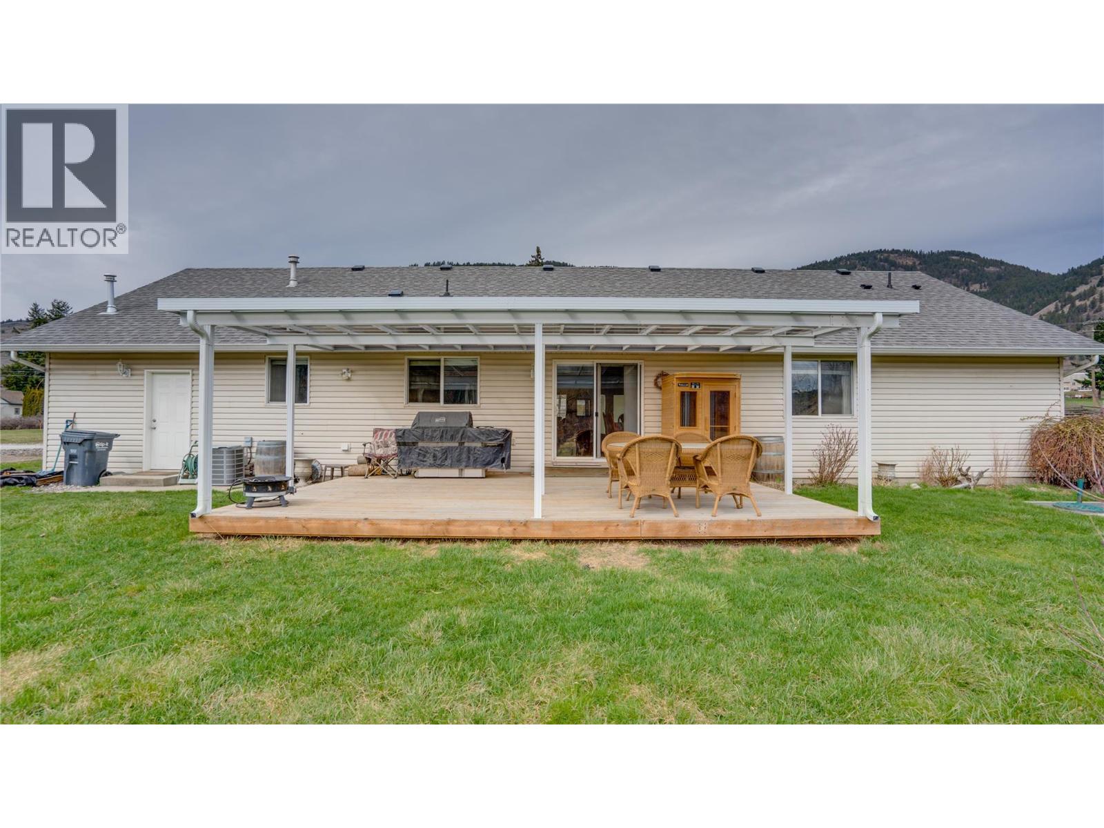6524 Highway 6, Coldstream