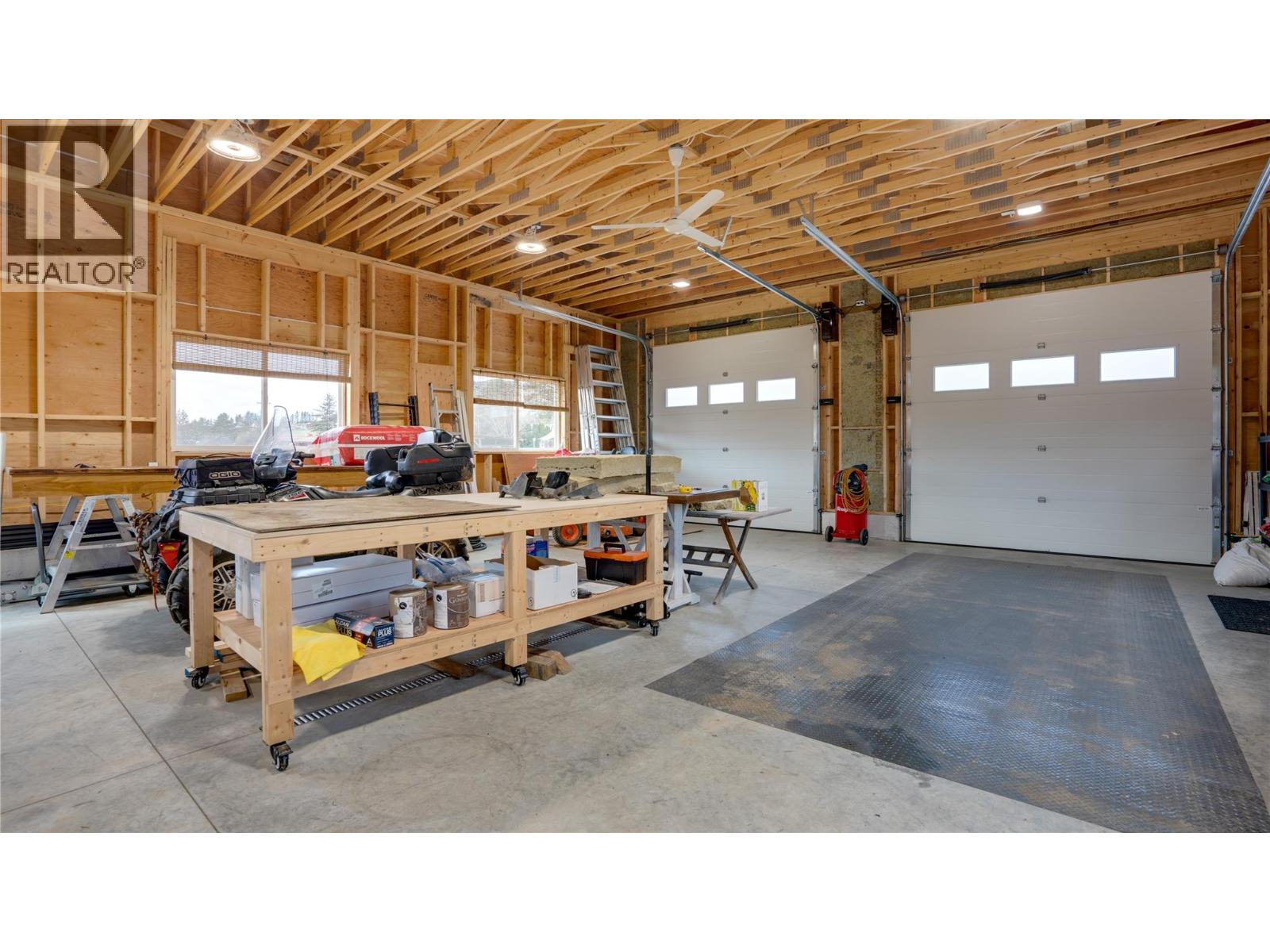 6524 Highway 6, Coldstream